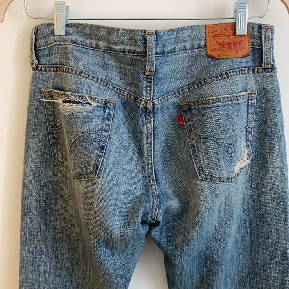 Levi’s distressed boyfriend jeans